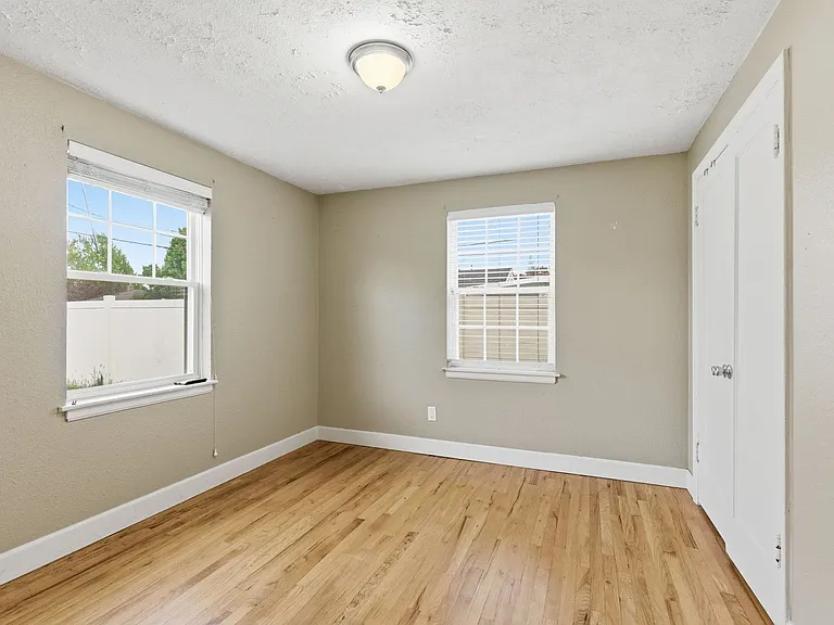 1017 E 40th Ave — Photo 16