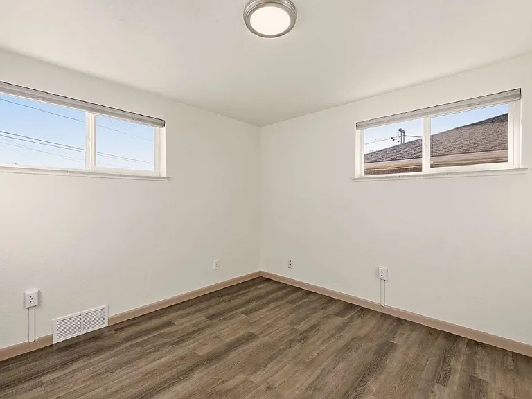 5104 E 33rd Ave — Photo 9