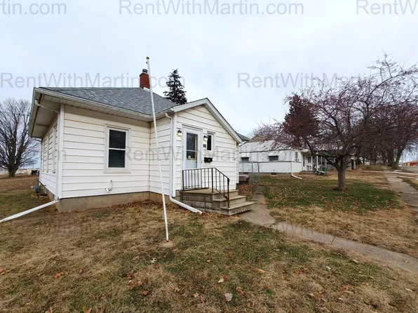 201 2nd St, Wellsburg, IA 50680