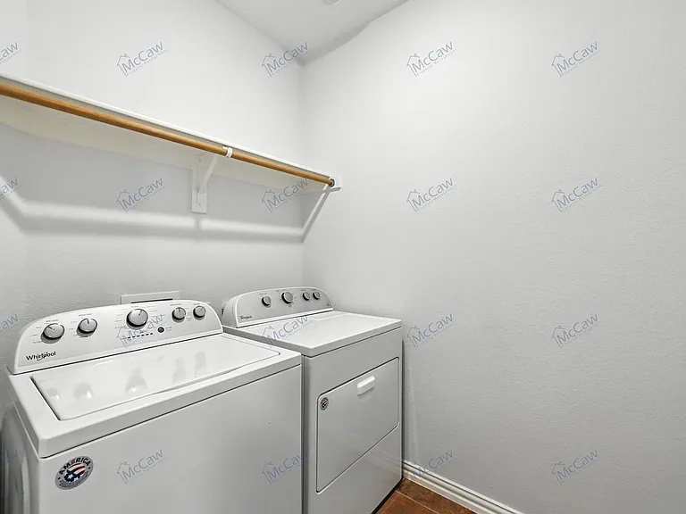 628 Castle St — Photo 21