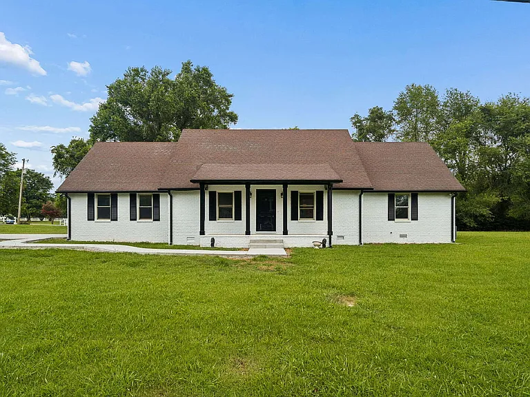 112 Juniper Dr — Photo 1