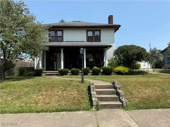 917 N Main St, Uhrichsville, OH 44683