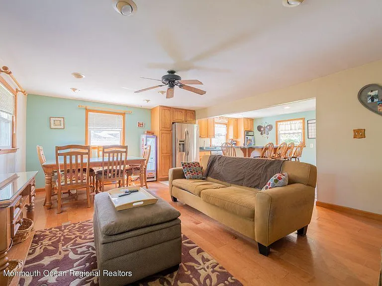 1016 Dove St — Photo 11
