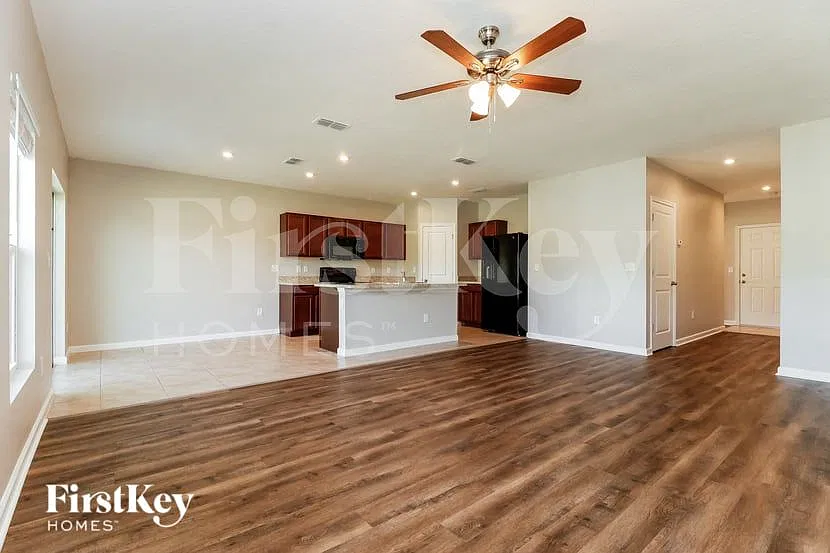 3 bed, 2.0 bath, 1452 sqft, $2,060 — Photo 4