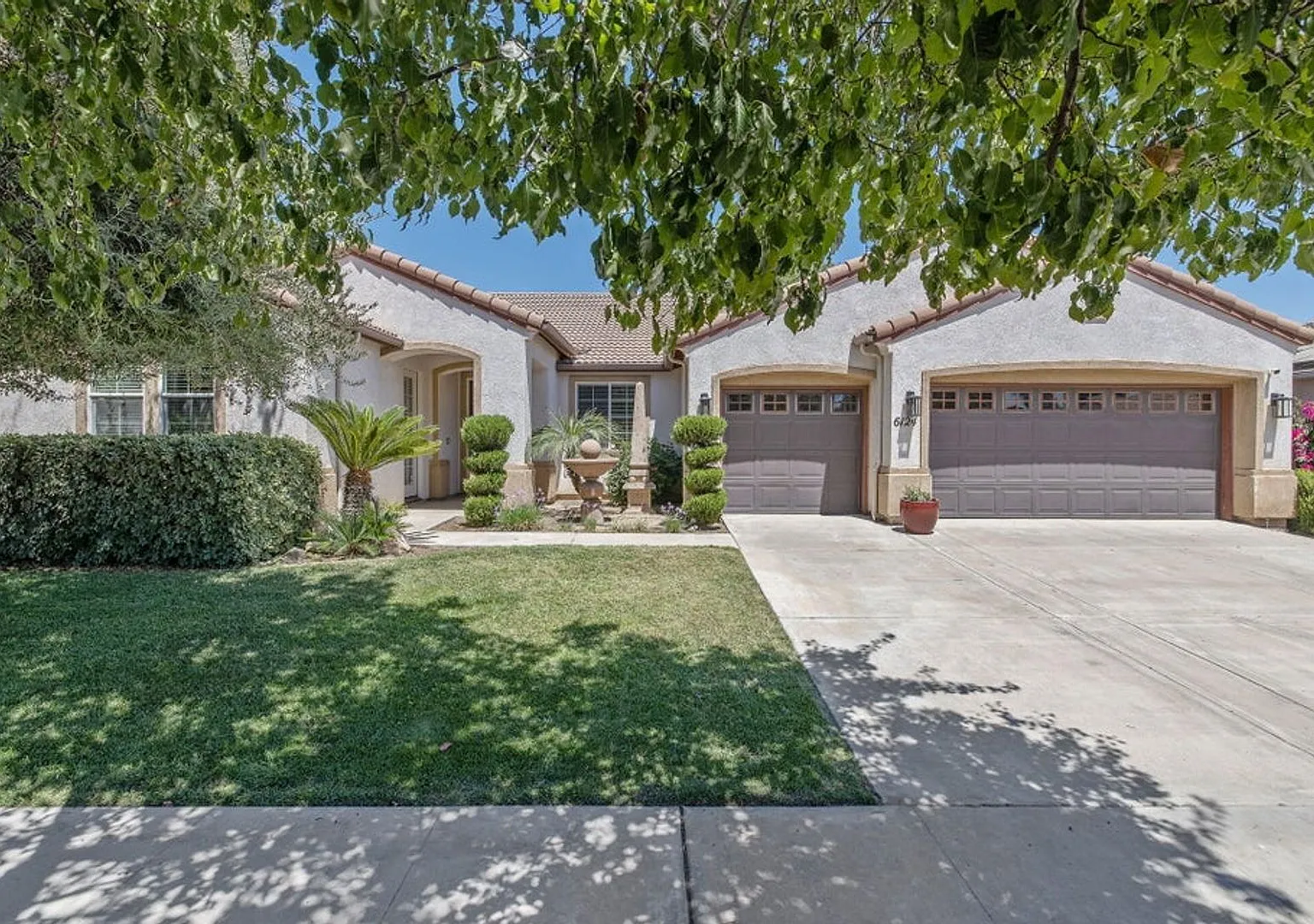 6124 W. Delaware Ct - 4 Bedroom 2.5 Bath - Nw Visalia — Photo 4