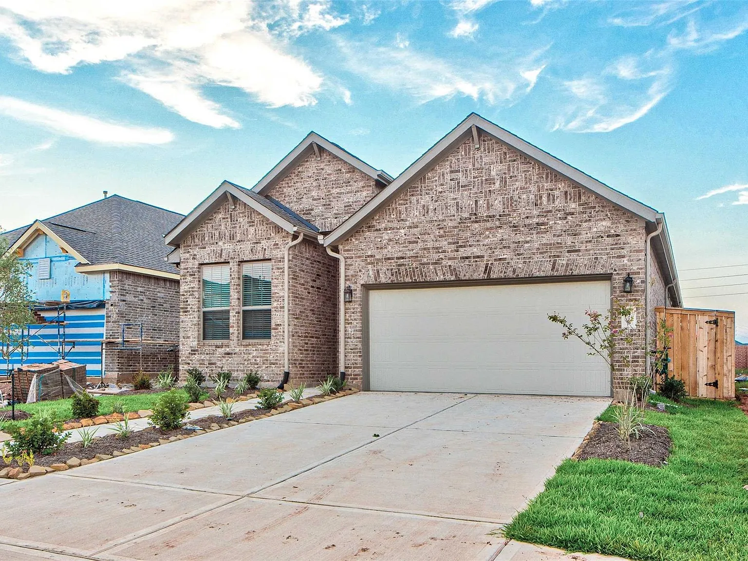 4 bed, 3.0 bath, 2066 sqft, $3,900 — Photo 2