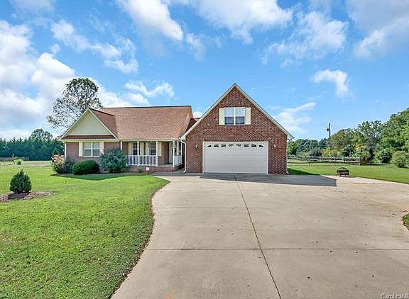 4th image of 158 Skyland Dr