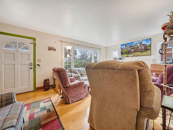 5th image of 3718 Round Hill Ave NW