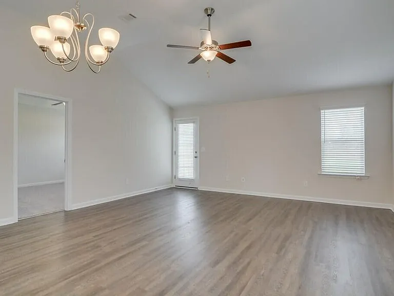 427 Amesbury Dr — Photo 21