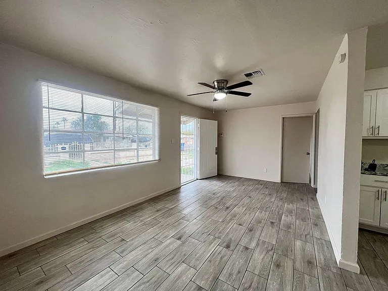 2233 E Wood St — Photo 17