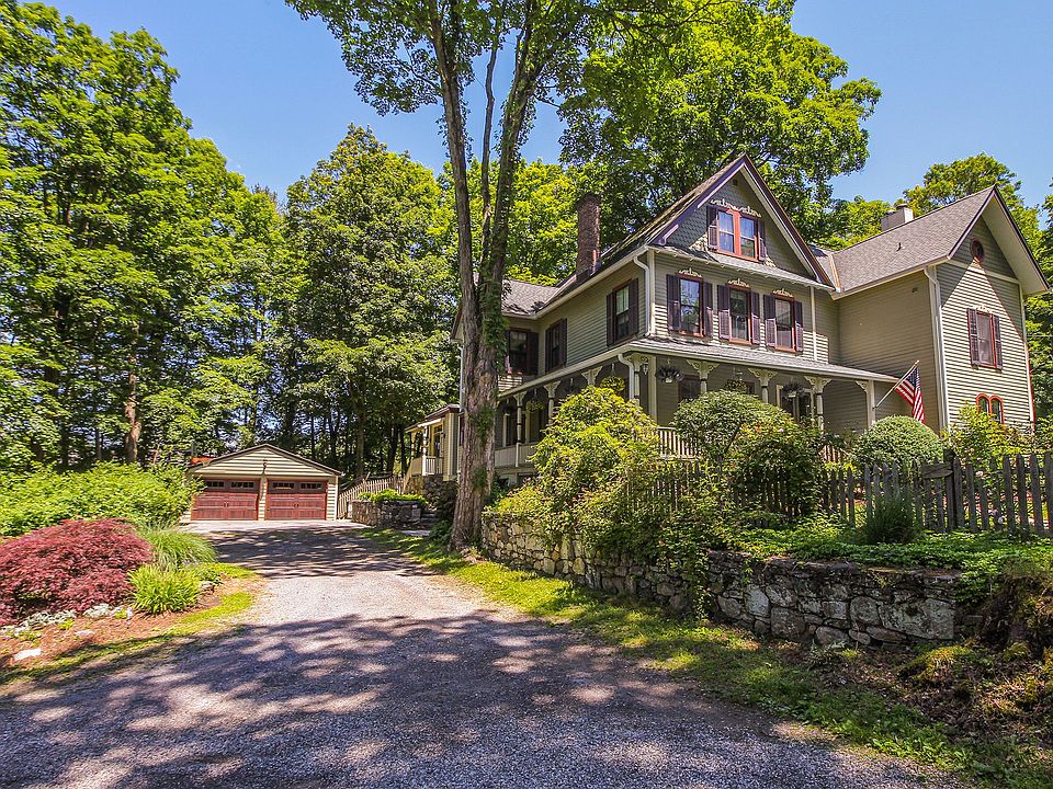 30 exterior driveway.jpg