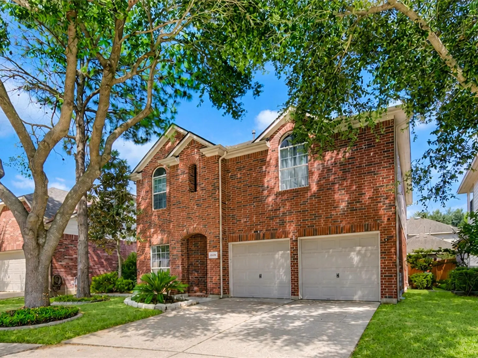 4 bed, 2.5 bath, 2608 sqft, $2,950 — Photo 2