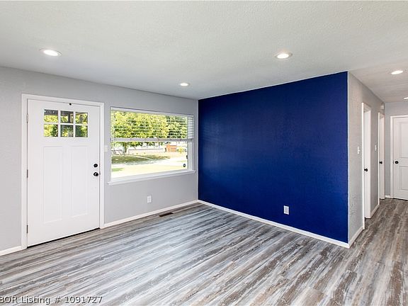 3rd image of 10 Quincy Cir