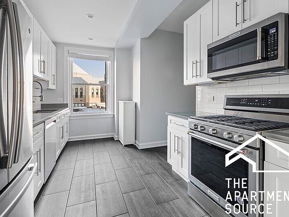 3rd image of 534 Dnp W Stratford Pl #8W