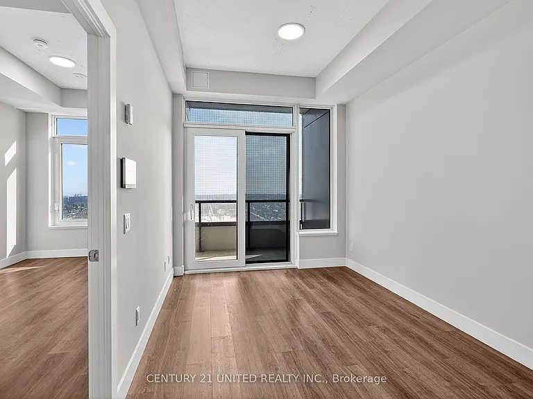 80 Bond St E #1807 — Photo 3