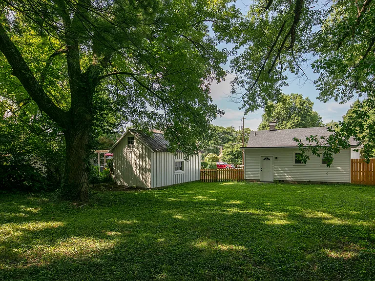 277 Elmwood Dr — Photo 14