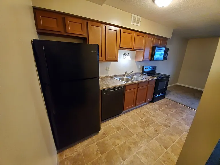 West Glen Apartments — Photo 44