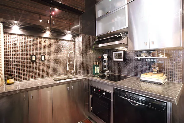 Sold by Vesna Radunovich, LREB | media 8