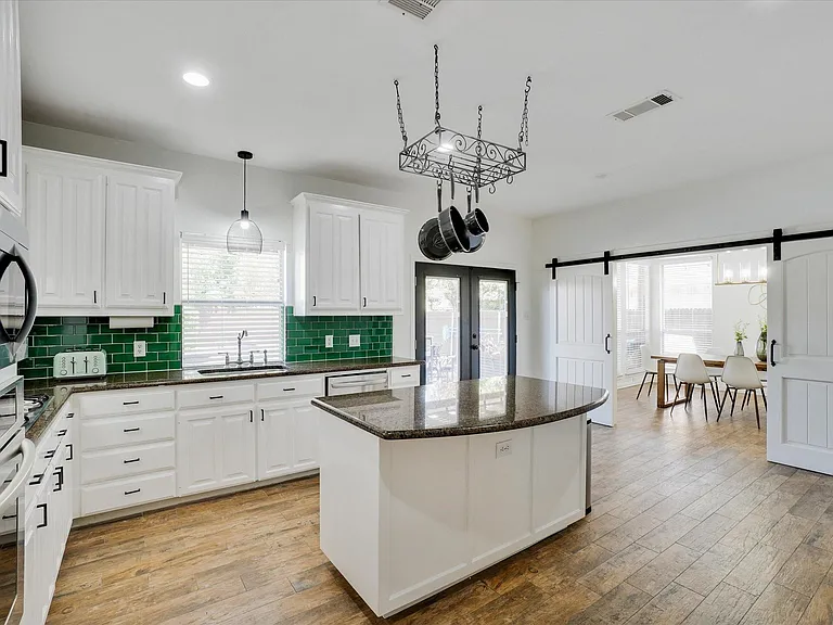 5832 Clear Creek Dr — Photo 9