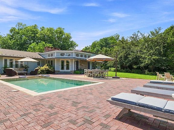 2nd image of 1 Country Club Ln