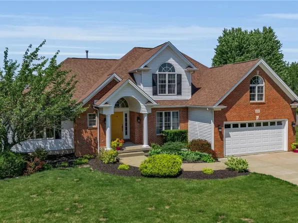 9090 Via Cimato Dr, Clarence Center, NY 14032