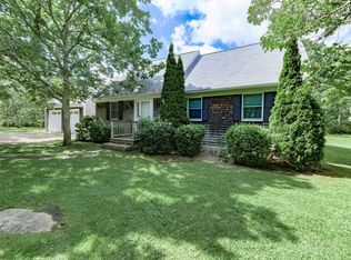 68 20th St S, Edgartown, MA 02539