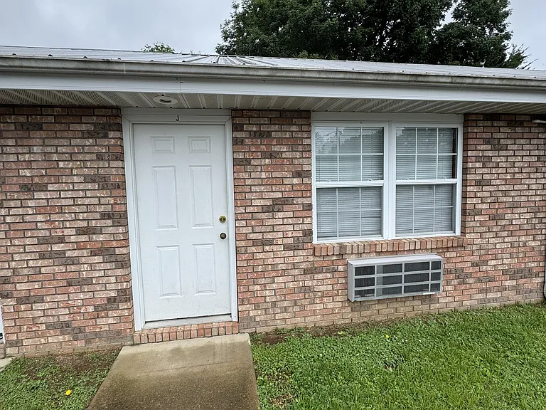 213 Brentwood Dr #J — Photo 6