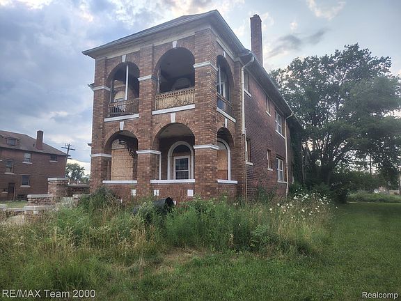3rd image of 3330 Tuxedo St