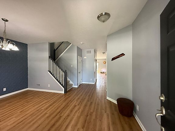 3rd image of 1001 Retford Dr