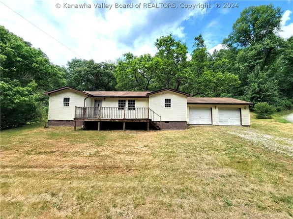 367 Sleepy Creek Rd, Hurricane, WV 25526