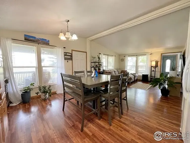 133 E Grand Ave — Photo 7