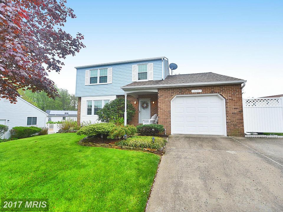 1st image of 2202 Oaks Hunt Ct