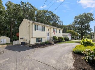 40 Rockcrest Dr, Cranston, RI 02920