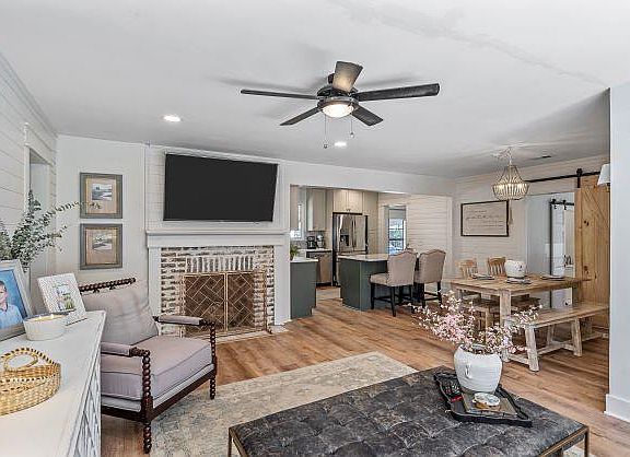 3rd image of 321 Ashley Dr