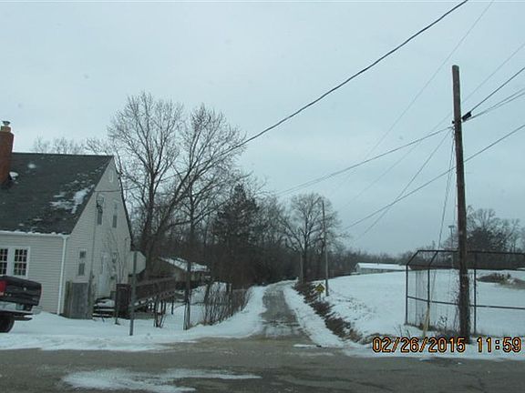 3rd image of 106 E 9th St
