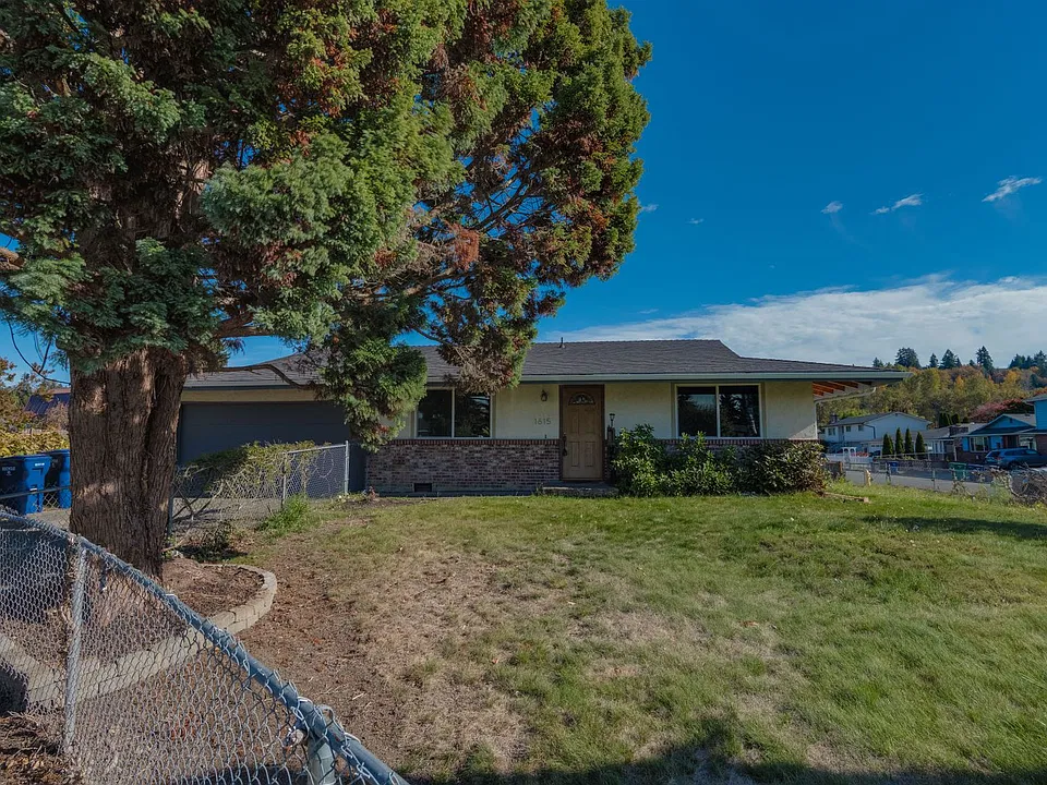 1615 19th Dr NE