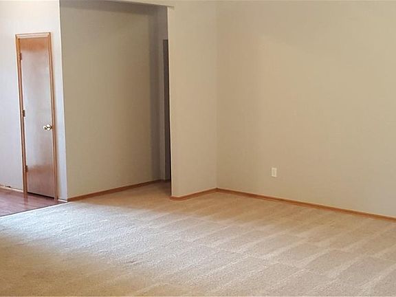 4th image of 700 Eastridge Dr