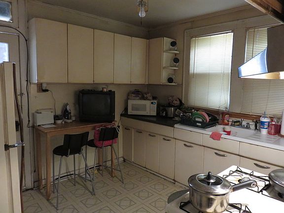 5th image of 1344 W 108th Pl