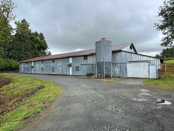 3rd image of 4393 Townline Rd