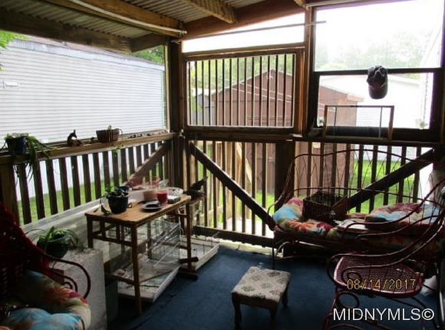 side inclosed screen deck