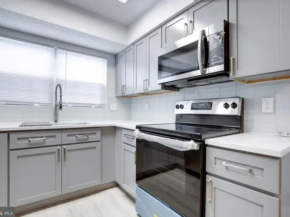 9340 Caspian Way APT 101, Manassas, VA 20110