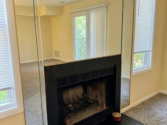 4th image of 16 Pin Oak Ln