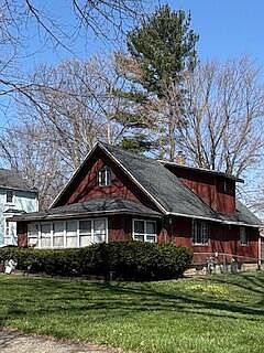1st image of 204 W Berry Ave