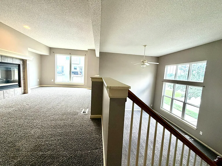 224 N Hedge Ln — Photo 6