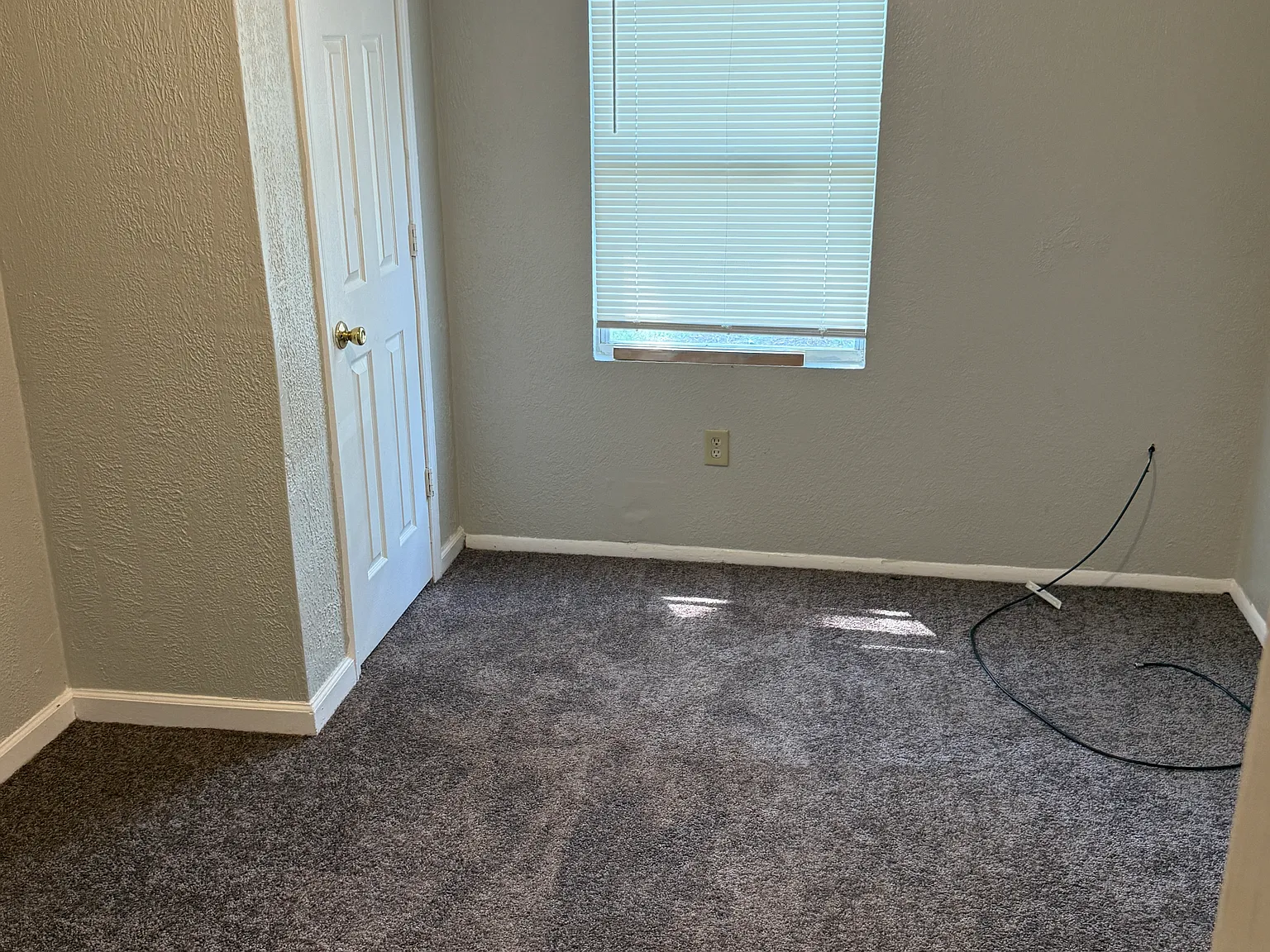 3 bed, 1100 sqft, $1,200 — Photo 3