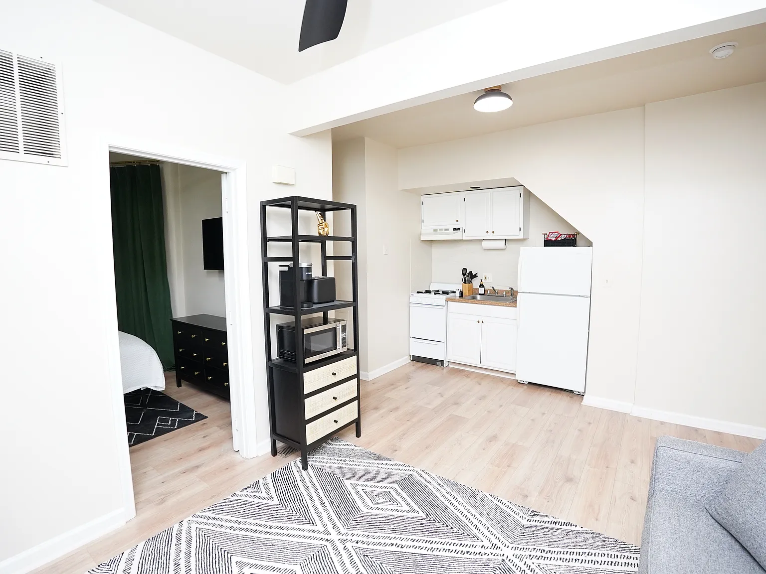 2 bed, $4,400 — Photo 1