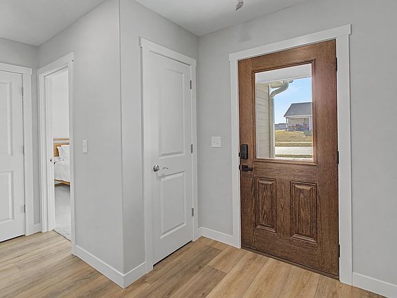 4th image of 4689 Irvine Dr