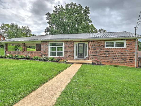 2 Hastings Ct, Johnson City, TN 37604