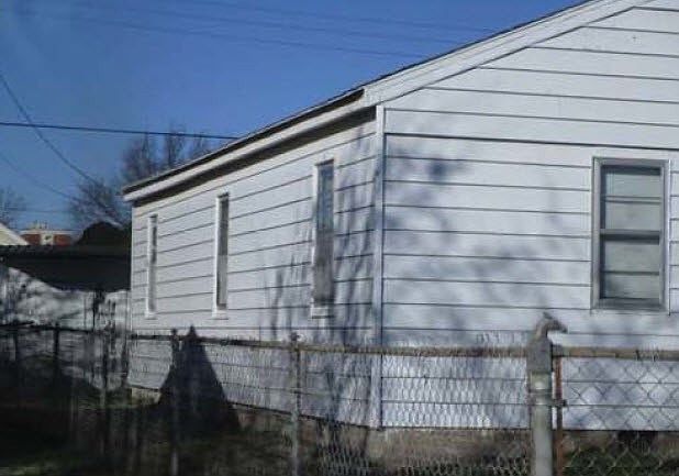 2nd image of 611 SW 24th Pl