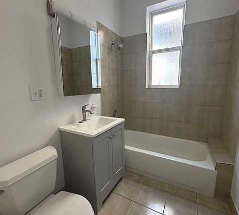 3rd image of 1418 N Western Ave APT 2R